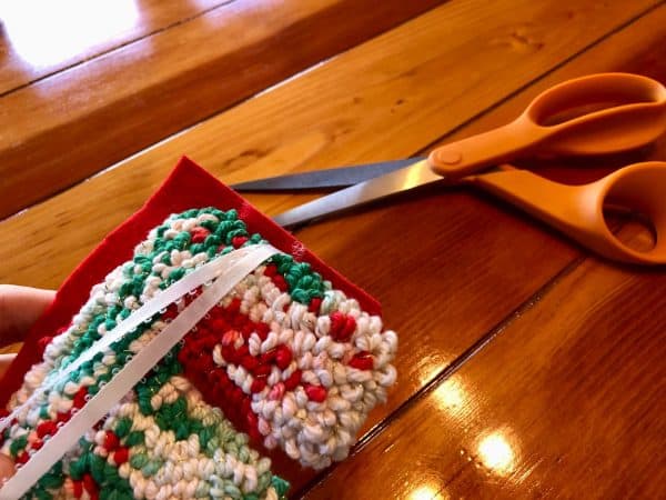 Punch Needle letter ornament. Punch Needle custom ornament. Punch Needle Personalized Christmas Ornament. Beginner punch needle project. Beginner punch  needle DIY. Punch Needle crafts. Punch Needle ideas. Christmas crafts. Christmas DIY. 
