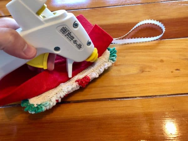 Punch Needle letter ornament. Punch Needle custom ornament. Punch Needle Personalized Christmas Ornament. Beginner punch needle project. Beginner punch  needle DIY. Punch Needle crafts. Punch Needle ideas. Christmas crafts. Christmas DIY. 