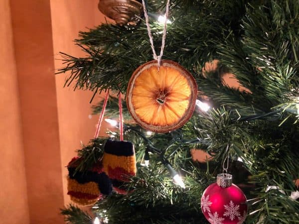 Dried Orange ornament DIY. DIY crafts for Christmas. Holiday crafts. Homemade ornaments.  Holiday decor. Christmas decor.