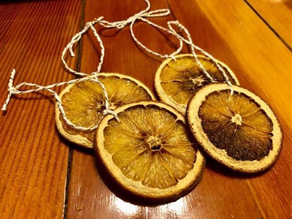 Dried Orange ornament DIY. DIY crafts for Christmas. Holiday crafts. Homemade ornaments.  Holiday decor. Christmas decor.